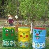 Izrađujemo jedinstveni dekor za ljetnu rezidenciju - farbamo bačve